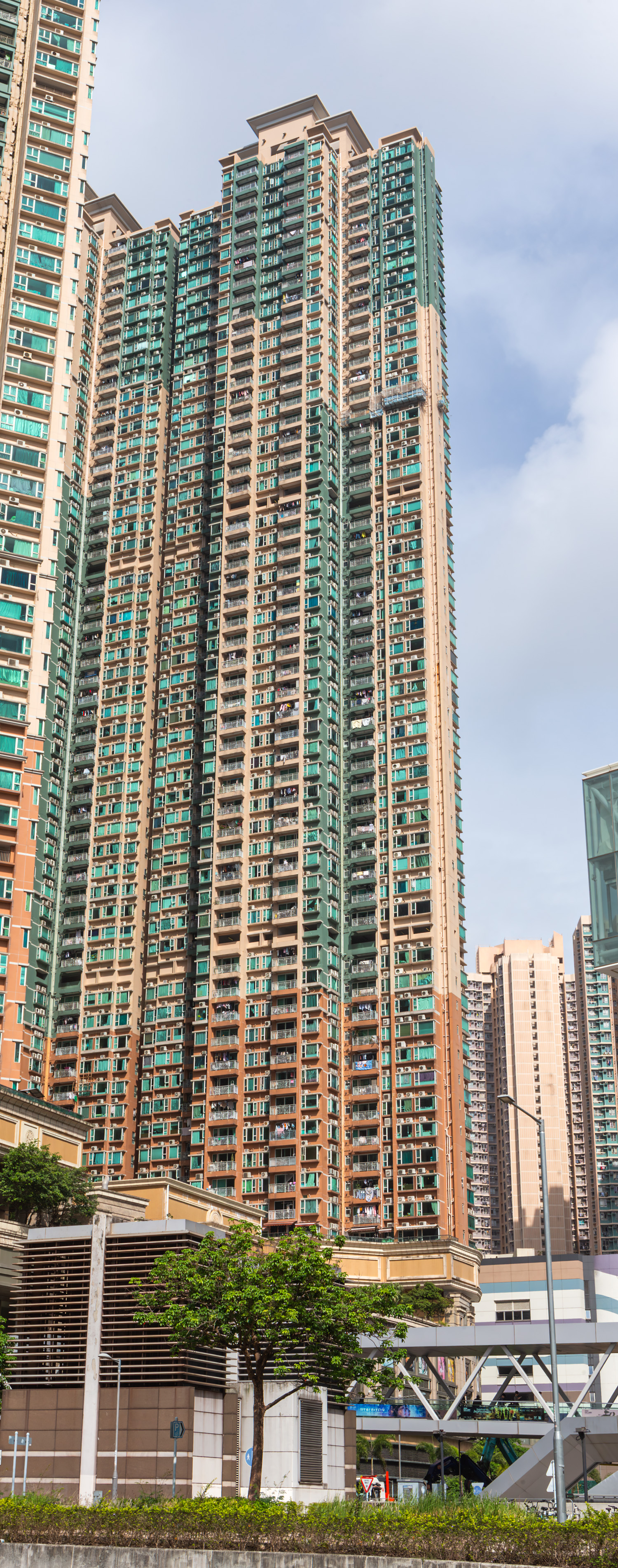Le Point Tower 10, Hong Kong - Looking up. © Mathias Beinling